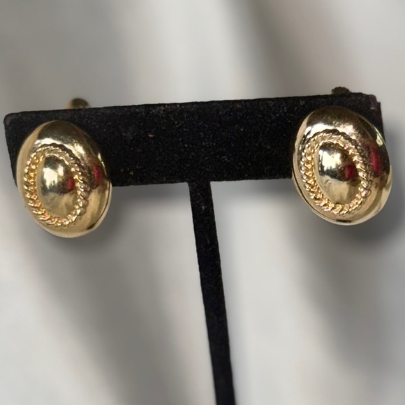 Vintage Gold Tone Rope Accent Textured Dome Screw Back Earrings Elegant - Picture 3 of 11